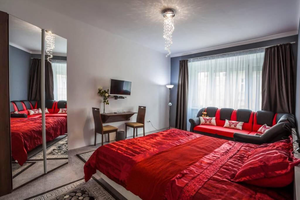 Luxury Air-conditioned Family Apartment Špitálska Old Town Bratislava Exterior foto